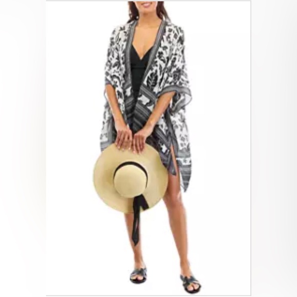 Vince Camuto One Size Black & White Print 2 Piece Ruana And Sun Hat Set - Picture 7 of 15